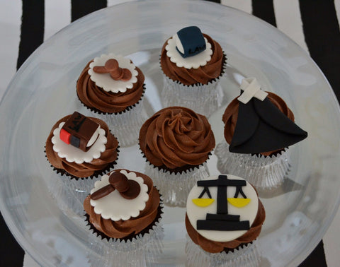 Law cupcakes by Sugar Street Boutique Toronto. Law cupcakes. Law cupcake. Toronto cupcakes. Chocolate cupcakes. Law book cupcake. Law scale cupcake. judge cupcake. sugar street boutique. 