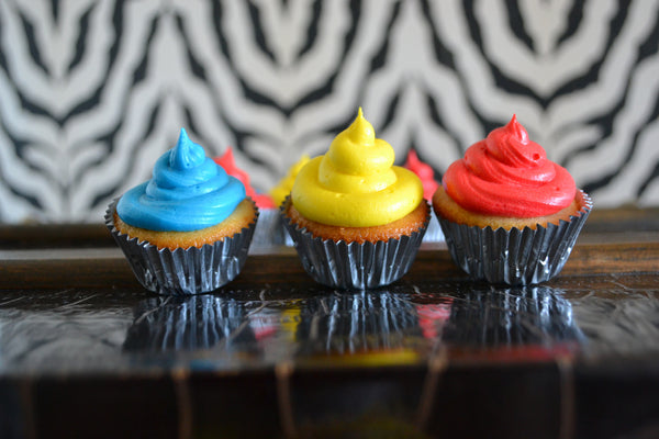 Superman Cupcake by Sugar Street Boutique. Toronto, ON Canada. Superman. Superman cupcake. Chocolate cupcake. Vanilla cupcake. superhero cupcake.