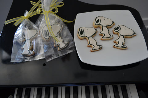 Snoopy Cookies by Sugar Street Boutique. Toronto. Snoopy Cookies. Loot bag cookies. Sugar cookies.