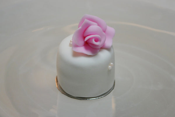 Mini cakes by sugar street boutique. mini cakes. lace cakes. mini lace cake. sweet lace. lace cake toronto. mini roses cake. mini carrot cakes. mini fondant cakes. fondant. toronto mini cakes. roses. fondant roses. bridal cakes. bridal mini cakes. bridal cakes toronto. baby shower cakes toronto. baby shower cakes. designer cakes. designer mini cakes. carrot cake. carrot mini cakes. mini fondant roses cakes.