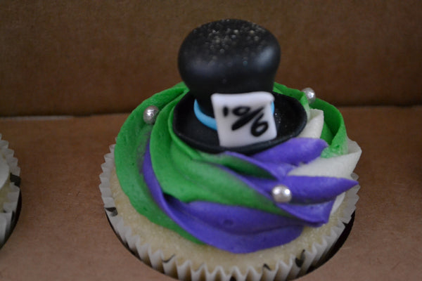 Mad hatter cupcakes by sugar street boutique. toronto cupcakes. toronto mad hatter cupcakes. mad hatter cupcakes. alice in wonderland cupcakes toronto. alice in wonderland cupcakes. designer cupcakes. alice in wonderland. mad hatter. chocolate cupcakes. vanilla cupcakes. sugar street boutique. hat cupcake
