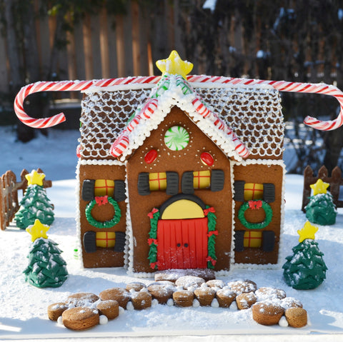 gingerbread house toronto by sugar street boutique. christmas gingerbread house