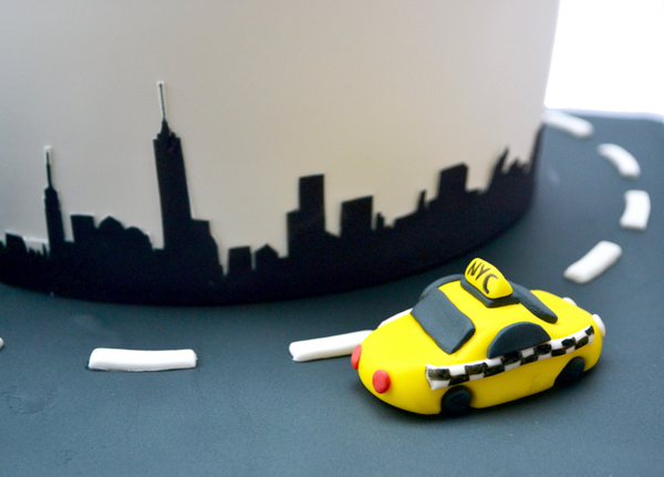 I love New york cake i love NYC with edible statue of liberty, edible yellow taxi and an edible big apple by sugar street boutique toronto
