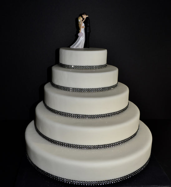 Altar steps round 5 tier black and white wedding cake by Sugar Street Boutique Toronto with free delivery
