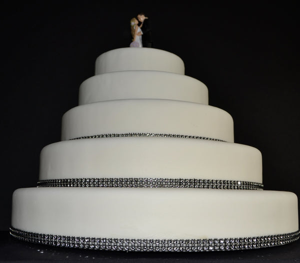 Altar steps round 5 tier black and white wedding cake by Sugar Street Boutique Toronto with free delivery