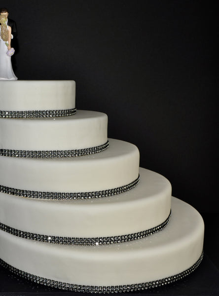 Altar steps round 5 tier black and white wedding cake by Sugar Street Boutique Toronto with free delivery
