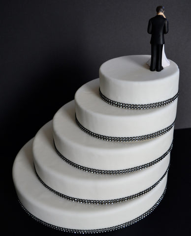 Altar steps round 5 tier black and white wedding cake by Sugar Street Boutique Toronto with free delivery