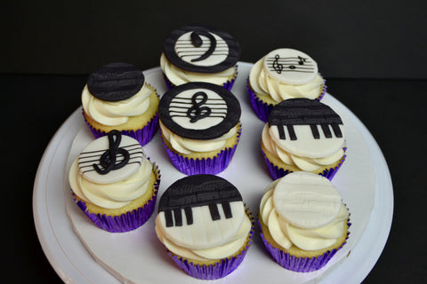 vanilla music cupcakes with cream cheese icing. Piano & musical notes cupcakes by Sugar Street Boutique