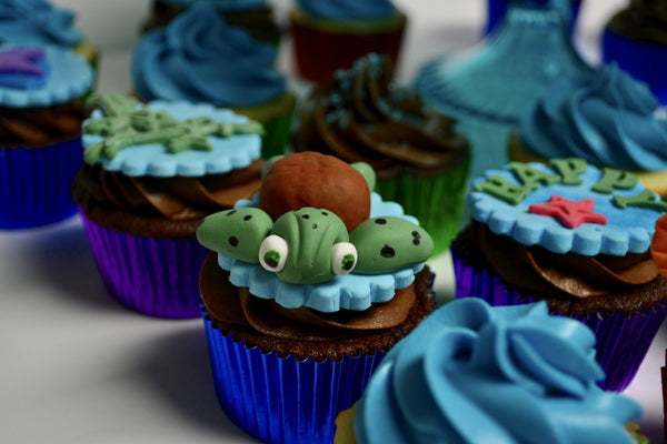 Nemo & Dory cupcakes with a sea theme, fondant turtle, fondant shark, fondant dory, fondant nemo, birthday cupcakes by sugar street boutique toronto
