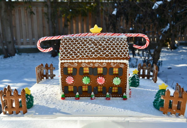 gingerbread house toronto by sugar street boutique. christmas gingerbread house